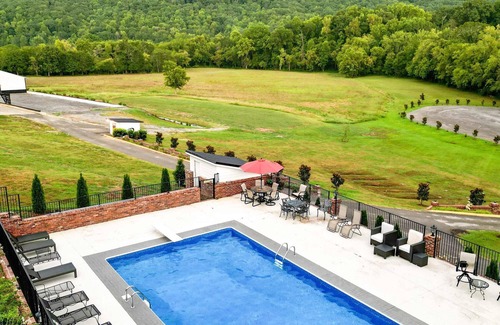 Wildwood Casa | Bluebird Cabin | Views, Fire pit, Outdoor Kitchen