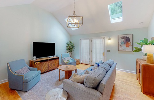 Woodbine Casa | Bluebird Cottage | House in Nashville
