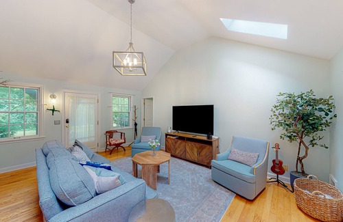 Woodbine Casa | Bluebird Cottage | House in Nashville