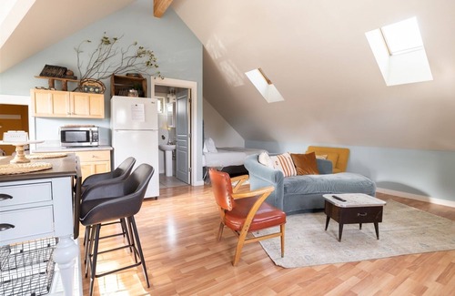 Century West Apartamento | Bluebird Day - Pine Hideaway