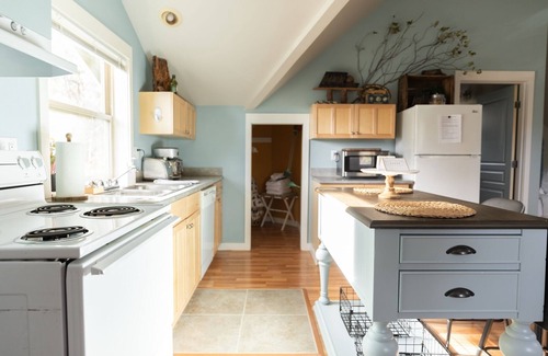 Century West Apartamento | Bluebird Day - Pine Hideaway