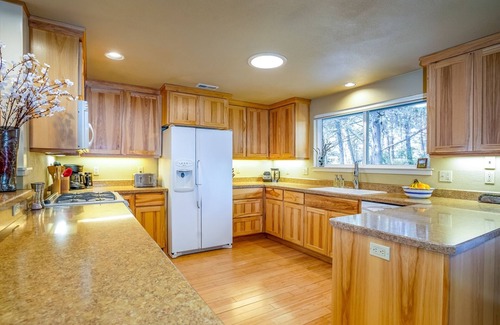 Old Farm District Casa | Bluebird Day - River Hawk
