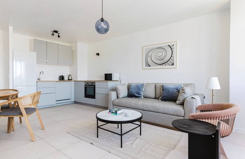 Levallois-Perret Apartamento | Blueground | Anatole-France, furnished & equipped