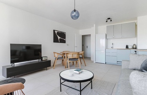 Levallois-Perret Apartamento | Blueground | Anatole-France, furnished & equipped