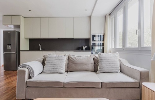 Republique–Point-du-Jour Apartamento | Blueground | Auteuil, near football & tennis
