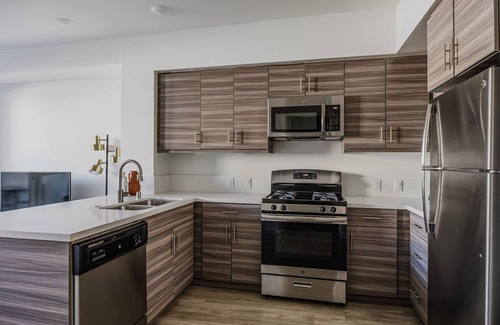 Sawtelle Apartamento | Blueground | Brentwood, pool & AC, nr Getty