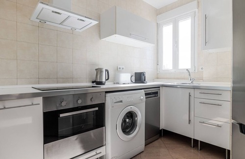 Castellana Apartamento | Blueground | Castellana, AC & w/d, near Retiro