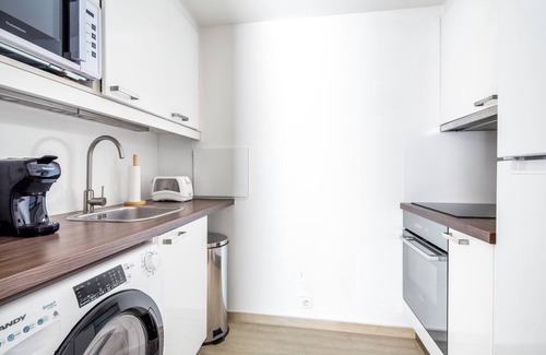 Faubourg-du-Roule Apartamento | Blueground | Champs-Élysées, parking, a/c, elev
