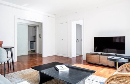 Faubourg-du-Roule Apartamento | Blueground | Champs-Élysées, parking, a/c, elev