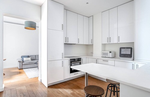 Champs-Elysees Apartamento | Blueground | Champs-Élysées, furnished + kitchen
