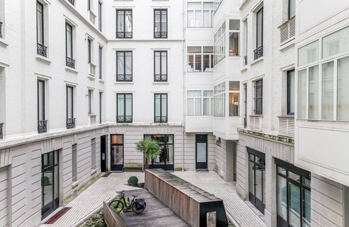Champs-Elysees Apartamento | Blueground | Champs-Élysées, furnished + kitchen