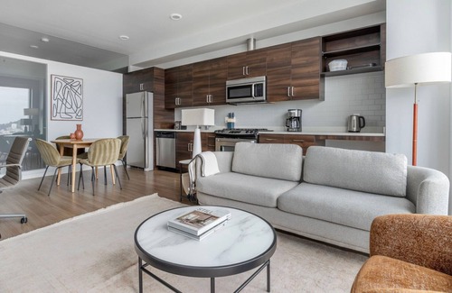 Civic Center Apartamento | Blueground | Civic Center, pool, nr Civic Center Plaza