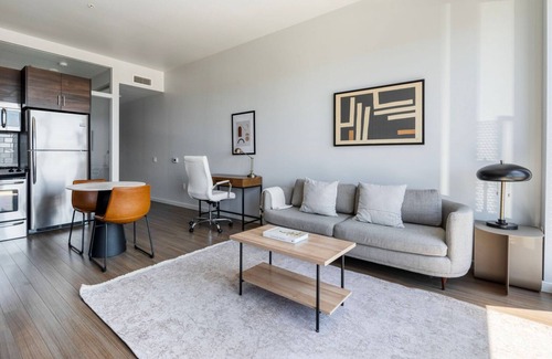 Civic Center Apartamento | Blueground | Civic Center, pool, nr Civic Center