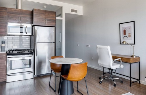 Civic Center Apartamento | Blueground | Civic Center, pool, nr Civic Center