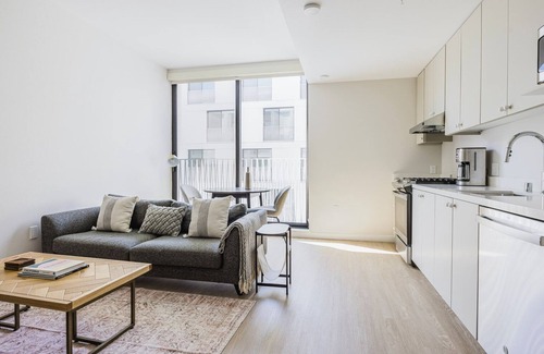 Chinatown Apartamento | Blueground | Downtown, elevator, nr parks