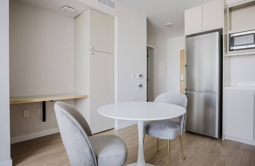 Chinatown Apartamento | Blueground | Downtown, AC & elevator, nr parks