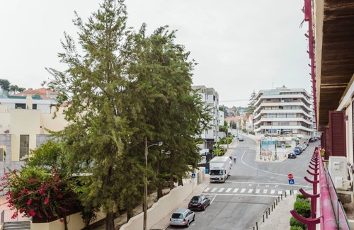 Estoril Apartamento | Blueground | Estoril, full kitchen & furniture