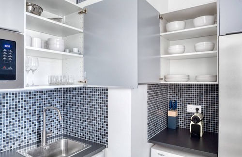 Champs-Elysees Apartamento | Blueground | George V, security, nr Louis Vuitton
