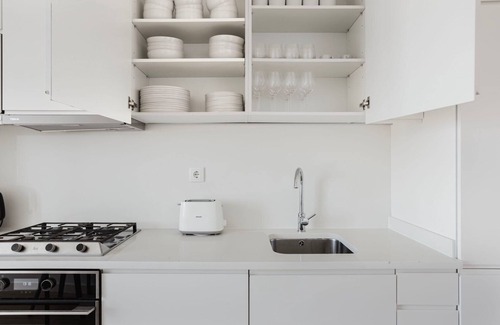 Penha de Franca Apartamento | Blueground | Graça, move-in-ready home w/ kitchen