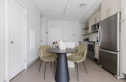 Forest Hills - Woodbourne Apartamento | Blueground | Jamaica Plain, AC, gym, nr pond