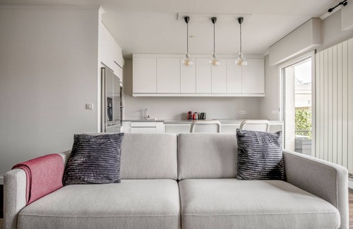 Levallois-Perret Apartamento | Blueground | Levallois Perret, balcony, nr offices