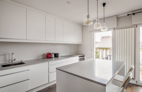 Levallois-Perret Apartamento | Blueground | Levallois Perret, balcony, nr offices