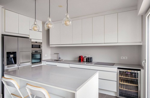 Levallois-Perret Apartamento | Blueground | Levallois Perret, balcony, nr offices