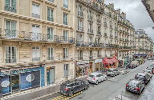Montmartre Apartamento | Blueground | Montmartre, close to shops & cafes