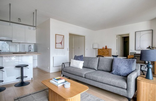 Neuilly-sur-Seine Apartamento | Blueground | Neuilly balcony, nr offices & shops