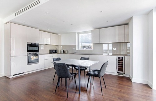 Vauxhall Apartamento | Blueground | Nine Elms, balcony, nr Battersea Park
