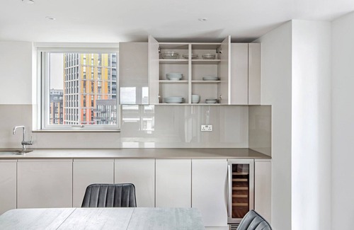 Vauxhall Apartamento | Blueground | Nine Elms, balcony, nr Battersea Park