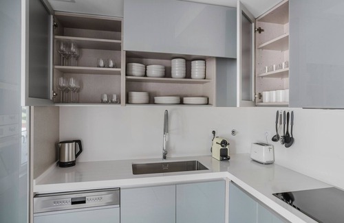 Paco De Arcos Apartamento | Blueground | Oeiras, furnished, a/c, washer