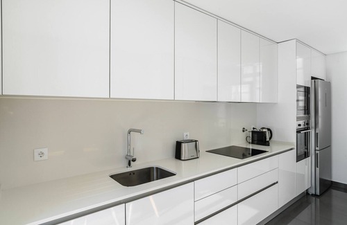 Carcavelos Apartamento | Blueground | Oeiras, AC & w/d, nr Palácio