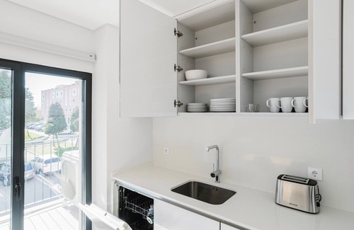 Carcavelos Apartamento | Blueground | Oeiras, AC & w/d, nr Palácio