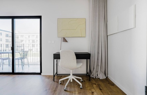 Carcavelos Apartamento | Blueground | Oeiras, AC & w/d, nr Palácio