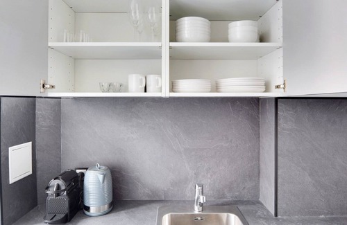 Neuilly-sur-Seine Apartamento | Blueground | Pont de Neuilly, nr shops & dining