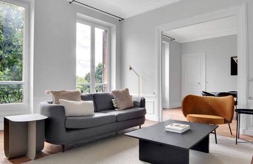 Neuilly-sur-Seine Apartamento | Blueground | Pont de Neuilly, nr shops & dining