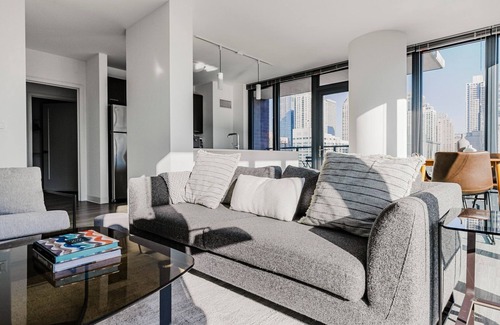 Killgubbin Apartamento | Blueground | River North, pool & w/d, nr Mile