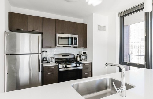Killgubbin Apartamento | Blueground | River North, pool & w/d, nr Mile