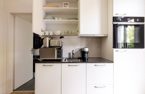 Seebach Apartamento | Blueground | Seebach, balcony, nr Zürich Zoo