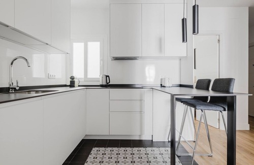 Chamberi Apartamento | Blueground | Trafalgar, doorman & w/d, nr Olavide