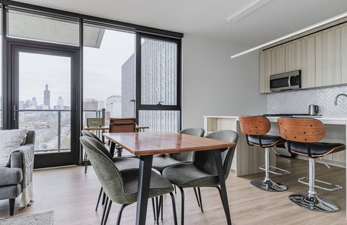 Illinois Medical District Apartamento | Blueground | Tri-Taylor, pool, nr Union Park