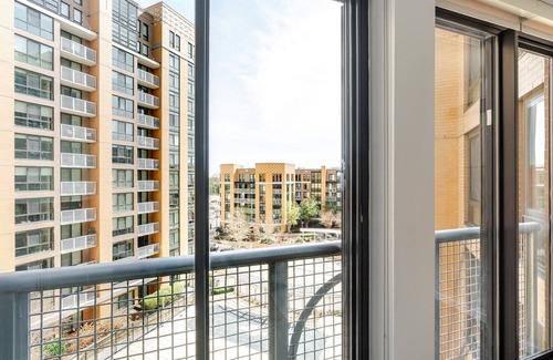 Ballston Apartamento | Blueground | Virginia Sq, pool & w/d, nr parks