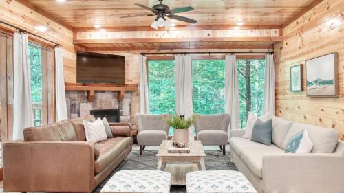 Gatlinburg - Pigeon Forge Casa | Bluestem Bluebell by AvantStay Incredible Views w Large Balcony Indoor Pool