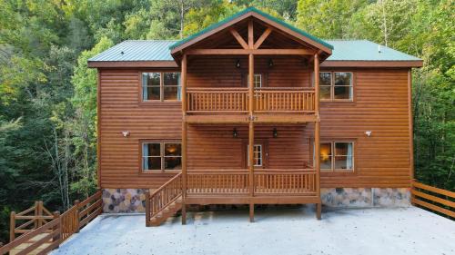 Gatlinburg - Pigeon Forge Casa | Bluestem Bluebell by AvantStay Incredible Views w Large Balcony Indoor Pool