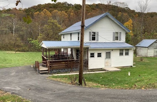 Bluewell Casa | Bluestone Farmhouse