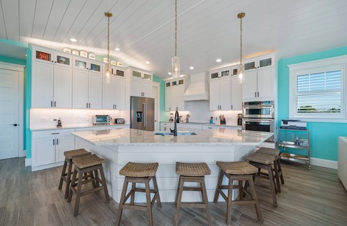 Holmes Beach Casa | Bluetique: Monthly luxury beach home, private pool, rooftop deck