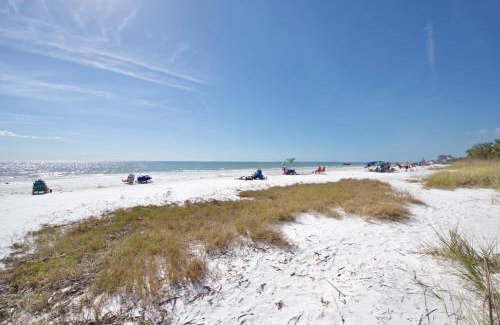 Fort Myers Beach Casa | Bluewaters Beach House by Sun Palace Vacations