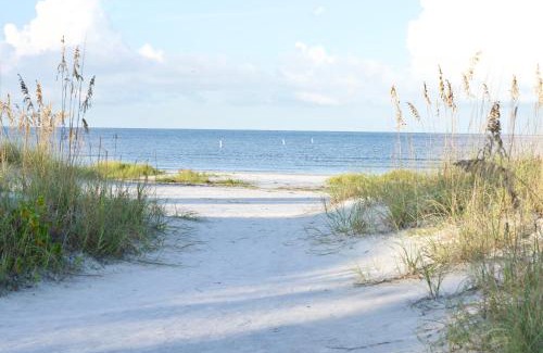 Fort Myers Beach Casa | Bluewaters Beach House by Sun Palace Vacations