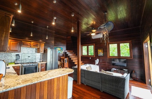 Bocas del Toro Casa | Bluff Beachfront Exotic Home